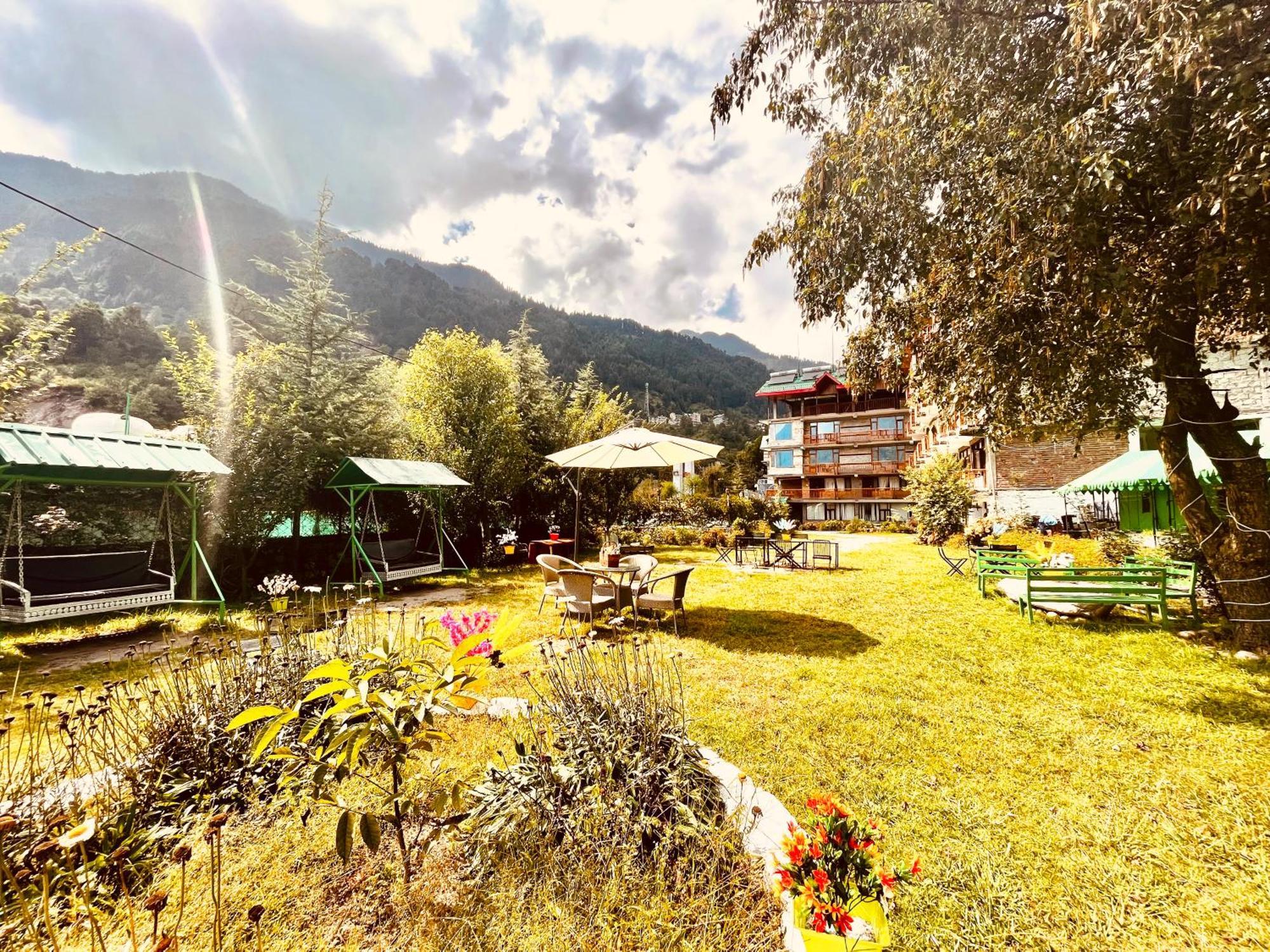 Himalayan Riverside Resort, Manali Exteriör bild