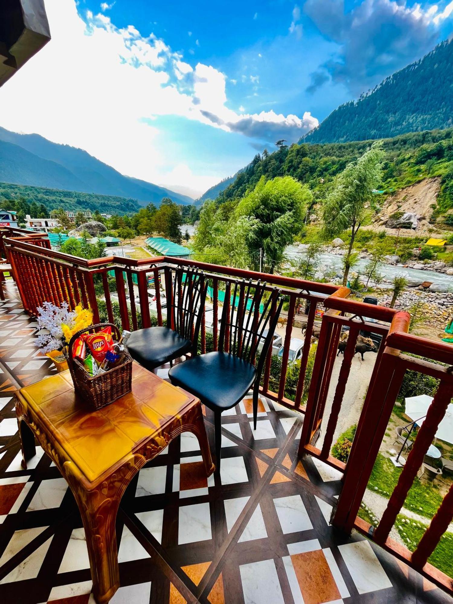 Himalayan Riverside Resort, Manali Exteriör bild