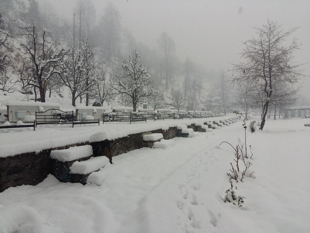 Himalayan Riverside Resort, Manali Exteriör bild